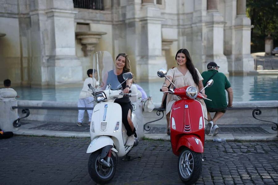 Rome: Vespa Photo Tour with City Center Pickup - Trastevere pass-by: a taste of Rome outside the main postcard route