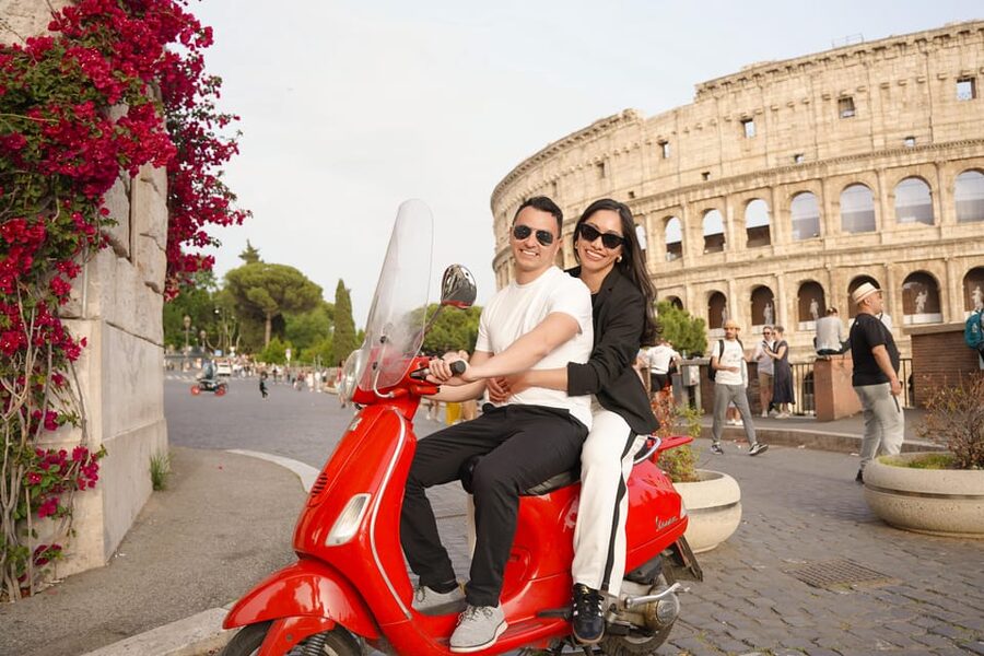 Rome: Vespa Photo Tour with Historic City Highlights - Castel Sant’Angelo to Piazza Navona: The Finish Line With Atmosphere