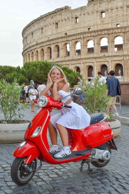 Rome: Vespa tour “When in Rome” with Dessert and Photography - Colosseum area stop: a quick hit that still lands