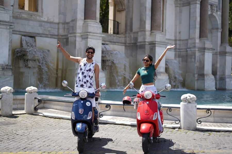 Rome: Vespa Tour with Photo services Small‑Group Highlights - Colosseum Photo Stop: The Moment You’ll Actually Remember