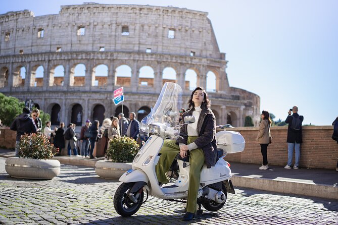 Rome Vespa tour with Pro Photographer - Your Street Route: Colosseum Vantage to Piazza Navona