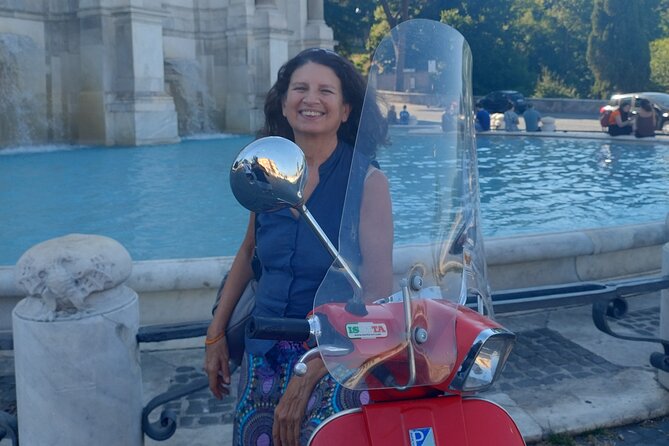 Rome Vespa tour with Pro Photographer - Piazza Navona: Fountains, City Energy, and a Classic Finish