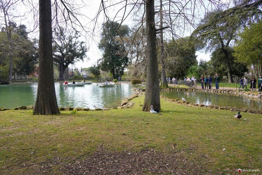 ROME: Villa Borghese Lake tour by boat with independent rowing + aperitif - Where you meet, so you don’t waste your start time