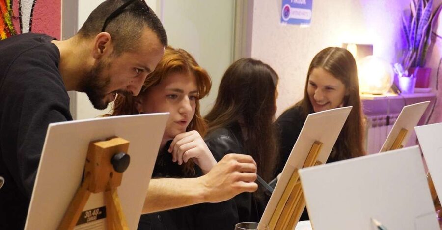 Rome: Wine and Paint Experience in Piazza Navona - Piazza Navona Location, Minus the Usual Night-Out Stress