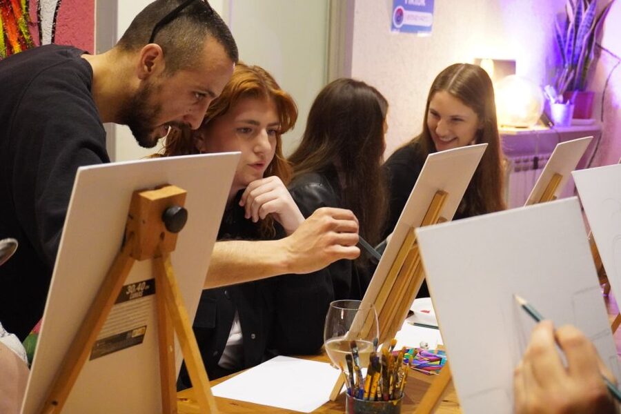 Rome: Wine and Paint Experience in Piazza Navona - Choosing Your Painting: Freedom With Helpful Step-by-Step Guidance