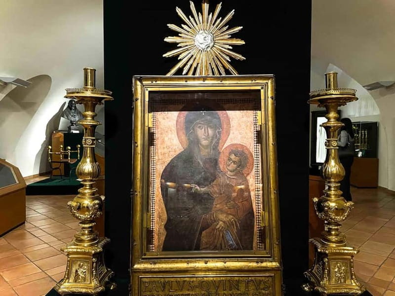 Santa Maria Maggiore: Pope Francis Entry Ticket, Audio Guide - Skip-the-line logistics at Via Liberiana 8