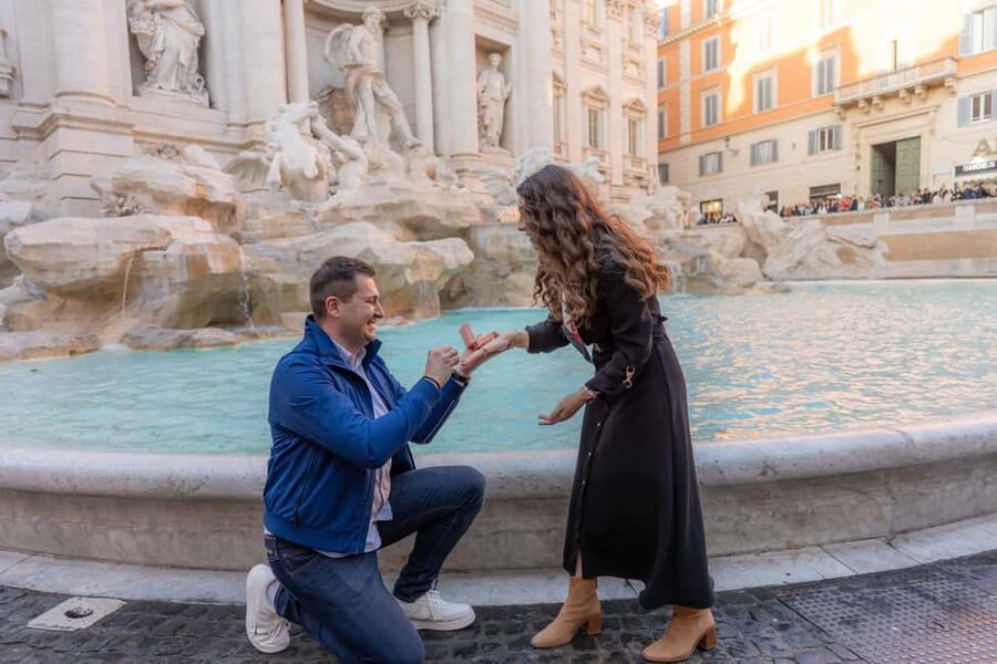 Secret Proposal Photoshoot in Rome + Reel - How the photographer keeps it secret, while still getting the shot
