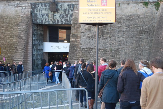 Sistine Chapel and Vatican Museum Skip The Line Ticket - Stop 2: Sistine Chapel, What to Expect With Visitor Flow