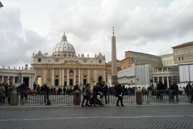 Skip the Line Tour: Vatican Museums, Sistine Chapel & Basilica - Guides you might get: names to look out for