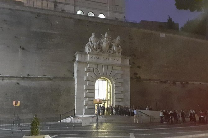 Skip the Line Tour: Vatican Museums, Sistine Chapel & Basilica - Getting through security and dressing for the Vatican
