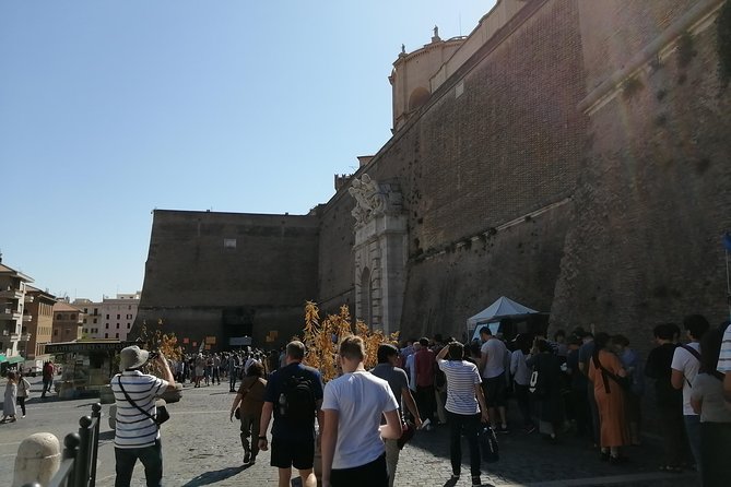 Skip-The-Line: Vatican & Sistine Chapel Last Minute Tour Tickets - Where to meet and how the day flows