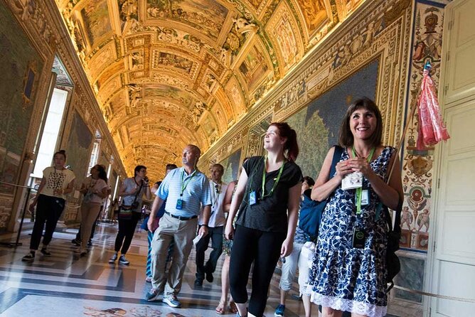 Skip-the-Line Vatican, Sistine Chapel & St. Peter's | Small Group - Meeting at Via Santamaura 14B: easy once you know the trick