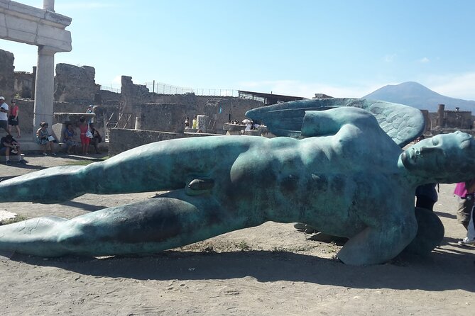 Small-Group Rome to Pompeii & Amalfi: Day of History & Sea - Meeting point and the van ride out of Rome