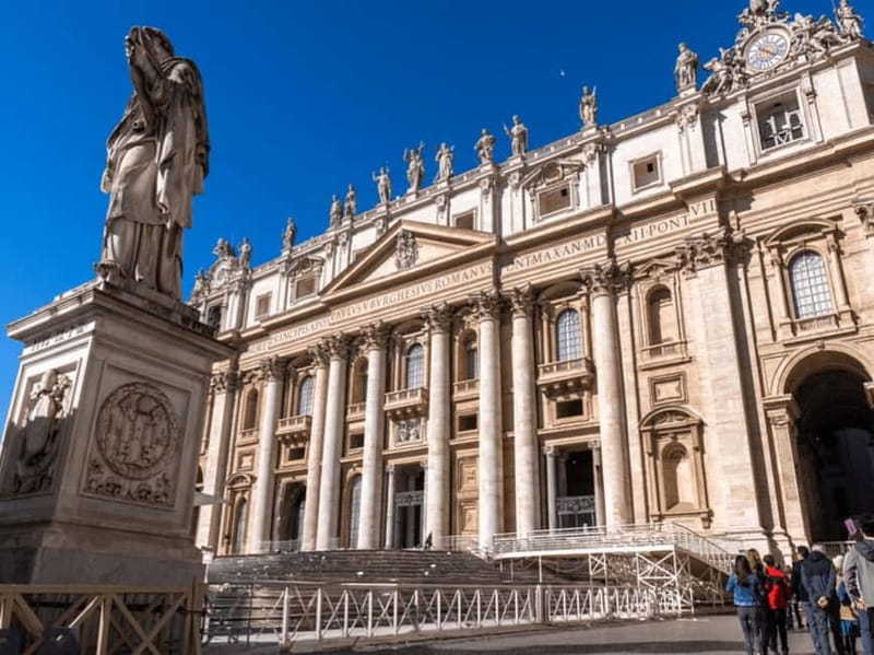 St. Peter's Basilica and Holy Door Jubilee Express Tour - Saint Peter’s Square Photo Stop: Where Your Bearings Start