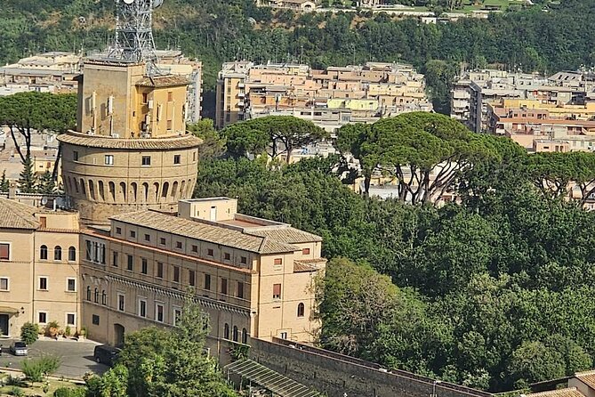 St. Peter's Basilica and Papal Grottoes Guided Tour - Meeting point, where the tour starts, and how to avoid last-minute stress