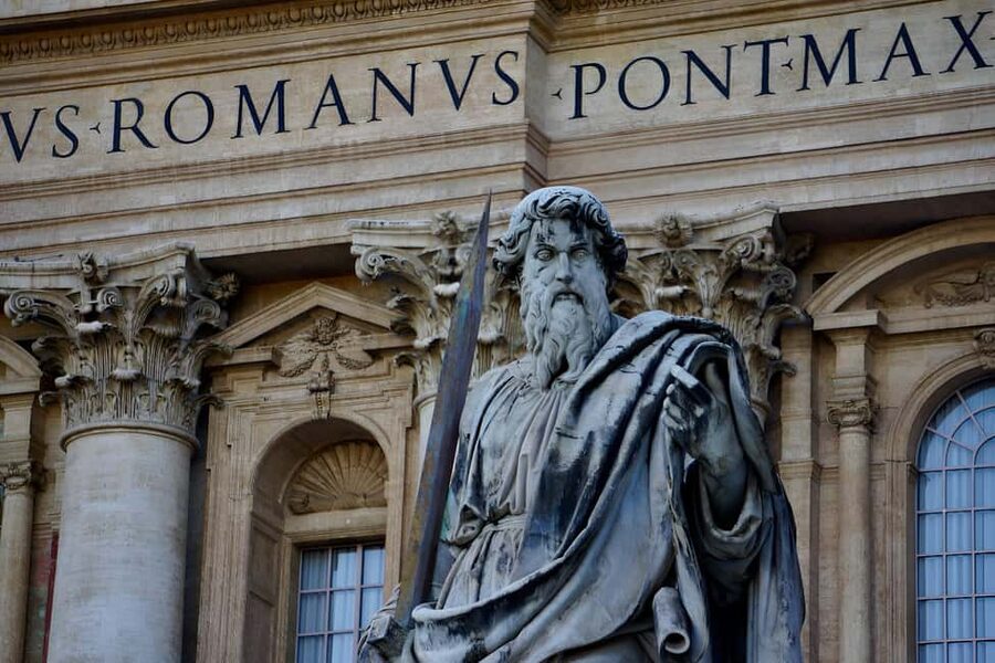 St. Peter’s Basilica and Vatican Grottoes Tour - Inside St. Peter’s Basilica: Pietà, Baldachin, and the mosaics that glue it together