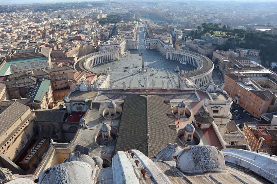 St. Peter’s Basilica with Optional Dome Ticket & Audioguide - Inside St. Peter’s Basilica: what to focus on when you’re free to wander