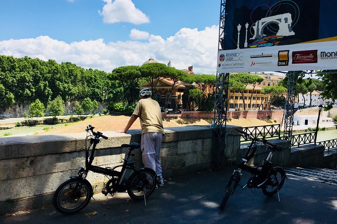 Sunrise in Rome: Small Group E-Bike tour with Italian Breakfast - Piazza Venezia and the ancient center overview