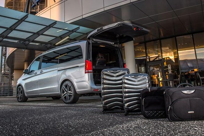 Transfer between Rome and the Fiumicino Airport FCO - Inside the Air-Conditioned Ride: Wi-Fi, Luggage Space, and Group Size Reality