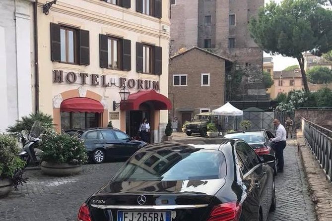 Transfer from Rome to the port of Civitavecchia - Door-to-door pickup in Rome, from hotel reception to limo pickup