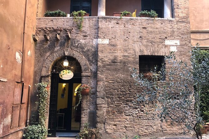 Trastevere Like a Local Food Tour with 7+ Food Tastings & Wines - Stop by Stop: How the Route Turns into a Food Story