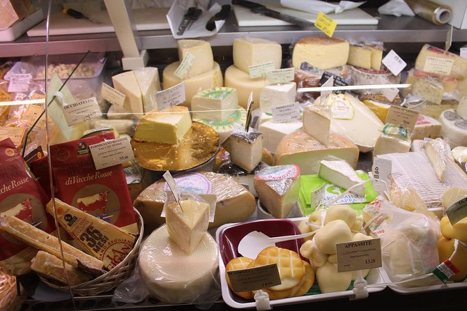 Twilight Local Food, History and Hidden Places - Small group, comfortable pace, and a guide who sets the tone