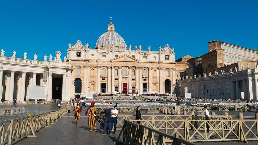 Vatican City: Guided Tour of the Papal Audience - How the Audience Moment Plays Out, From Prayers to Popemobile Pass-By