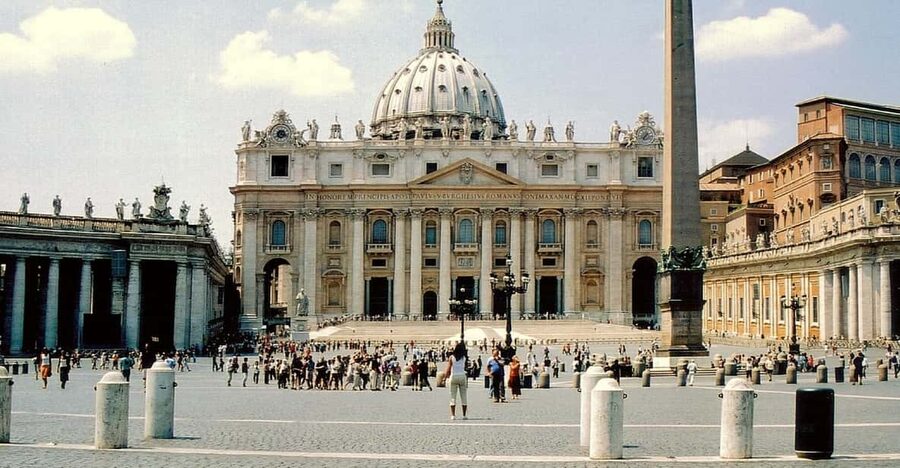 Vatican City: St Peters Basilica and Papal Tombs Guided Tour - Security and Timing at St. Peter’s Basilica (Plan for the line)