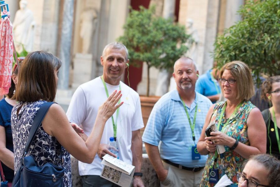 Vatican: Early Entry to Museums, Sistine Chapel & St Peter's - St. Peter’s Basilica in a Busy Window