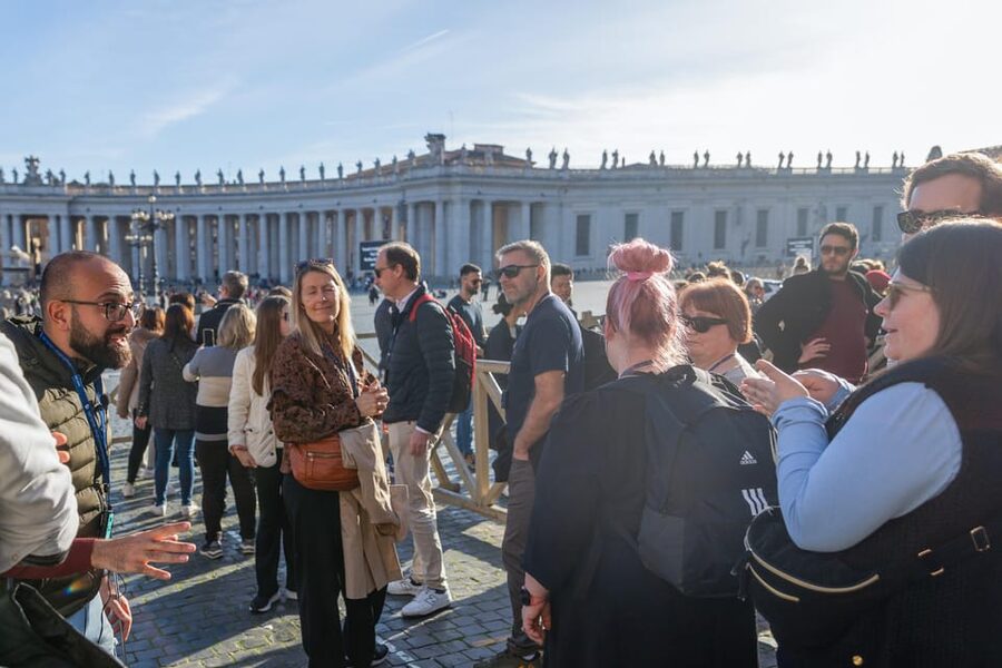 Vatican Full Access at St. Peter's Basilica with Dome Climb - Back down inside St. Peter’s Basilica: using the same audio guide effectively