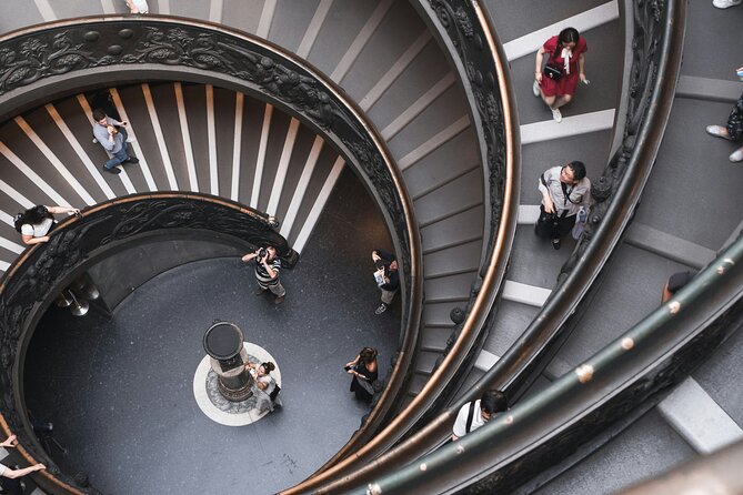 Vatican Museums and Sistine Chapel Guided Tour - Vatican Museums Stop: Raphael, Laocoön, and Learning to Look