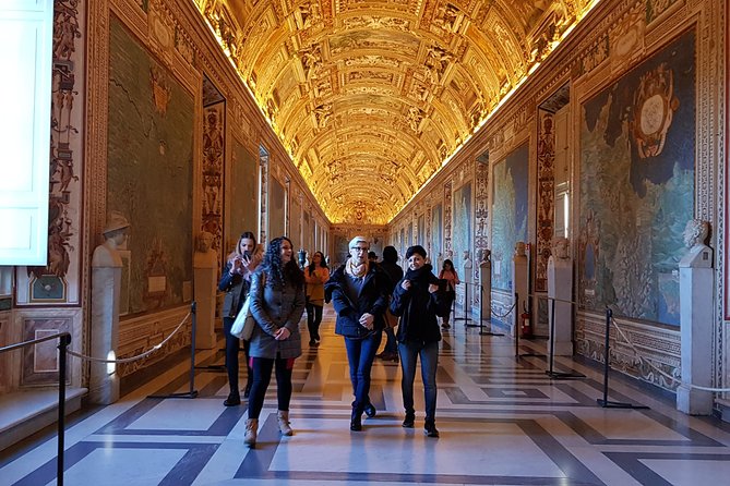 Vatican Museums, Sistine Chapel and S. Peter's - Private Tour - Meeting the guide and starting the Vatican day on the right foot