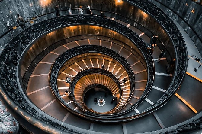 Vatican: Museums & Sistine Chapel Entrance Ticket - Raphael Rooms and the Borgia Apartments, the shift from spectacle to atmosphere