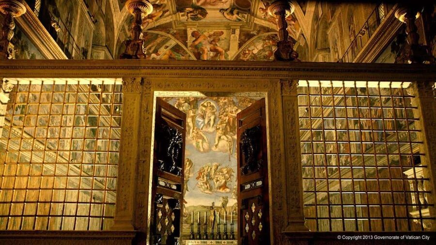 Vatican Museums & Sistine Chapel Skip-The-Line Ticket - Meeting the host and getting your official tickets