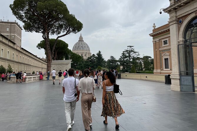 Vatican Museums, Sistine Chapel & St. Peter's Square Guided Tour - Pacing and group size: why the maximum of 20 helps