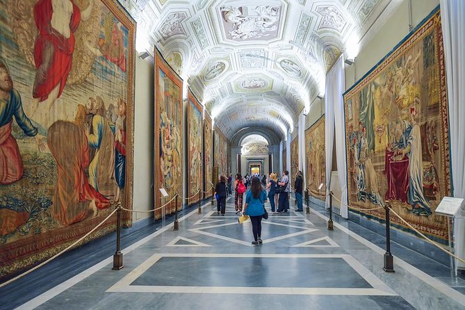 Vatican, Sistine Chapel and St. Peter's Basilica Tour - Headsets, group size, and meeting point timing that can save your day