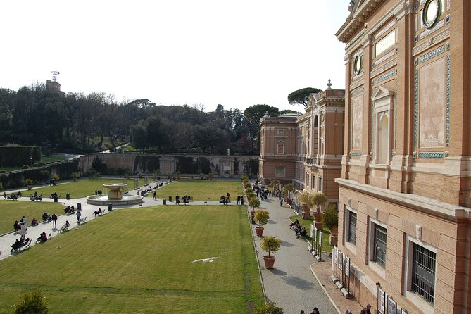 Vatican, Sistine Chapel Skip the Line Tour & Basilica Tour - Group Size, Headsets, and the Crowd Reality
