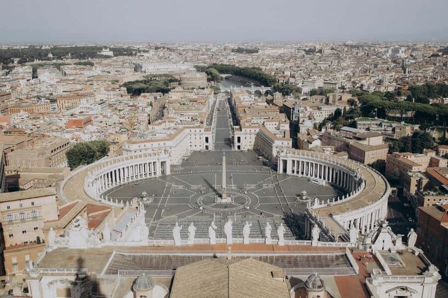 Vatican: St. Peter’s Basilica, Papal Tombs Tour with Dome - Key things I’d bet you’ll notice