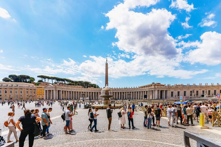 Vatican: St. Peter's Basilica, Square, Grottoes Guided Tour - The guide makes the difference, what to look for during your tour