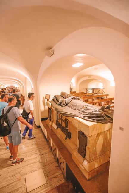 Vatican:St. Peter’s Basilica,Underground and Dome Climb tour - Under the Basilica: Papal Tombs and the Tomb of Saint Peter