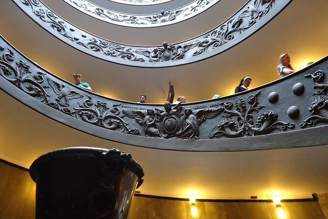 Vatican VIP Experience - Sistine Chapel in 30 minutes: seeing the ceiling without stress