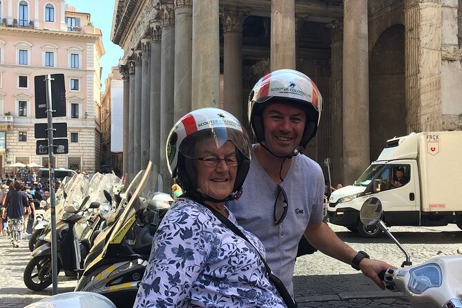 Vespa Primavera 125 cc Rental at Rome 24 ore - Your ride day: loops you can actually plan from the Colosseum