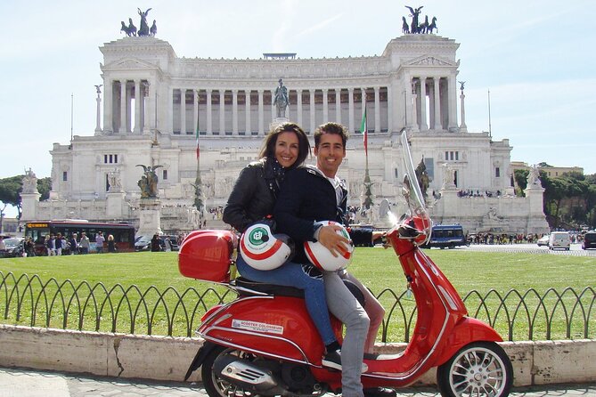 Vespa Primavera 125 cc Rental at Rome 24 ore - Meeting the Vespa Primavera 125 at Centro Moto Colosseo