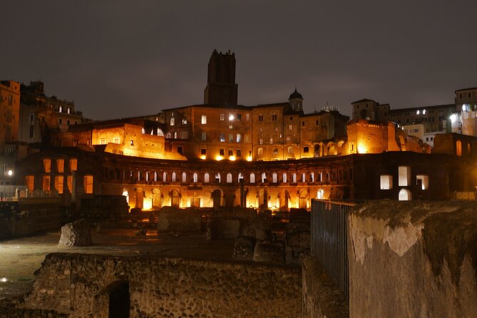 Walk the magic of Rome at night - Colosseum from the outside: a powerful view without tickets