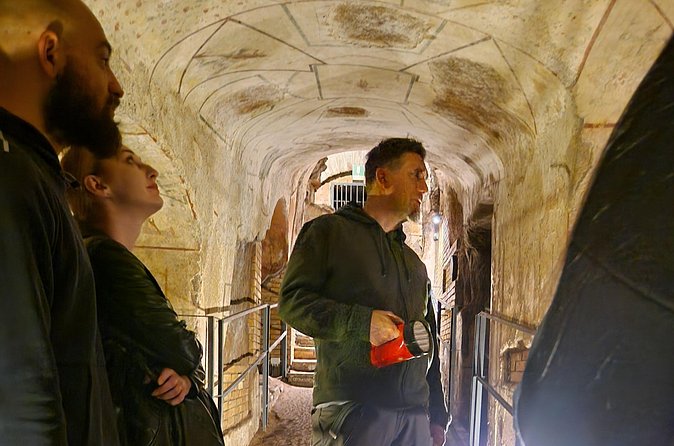 Walking Tour at Catacombs as the Coolest Underground - Stop 3: 17 kilometers of tunnels, frescoes, and burial routines